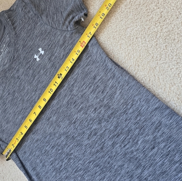 🌈 Under Armour Heathered Gray Heat Gear Loose Fit Athletic T-Shirt Size Small - Picture 5 of 6